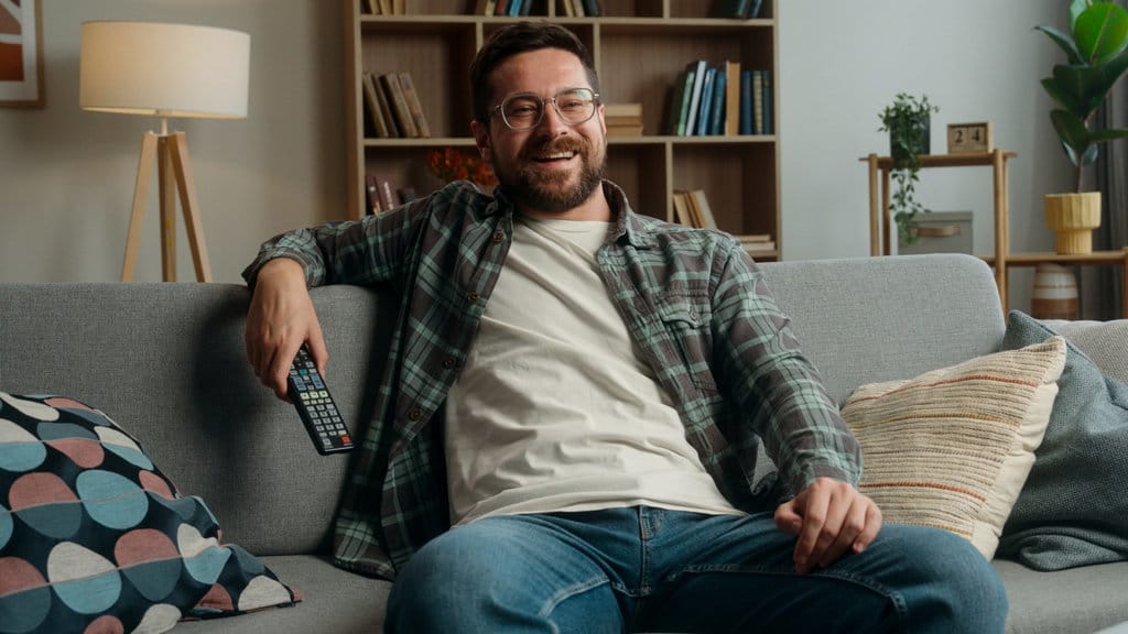 Ilustrasi Sofa untuk Nonton TV
