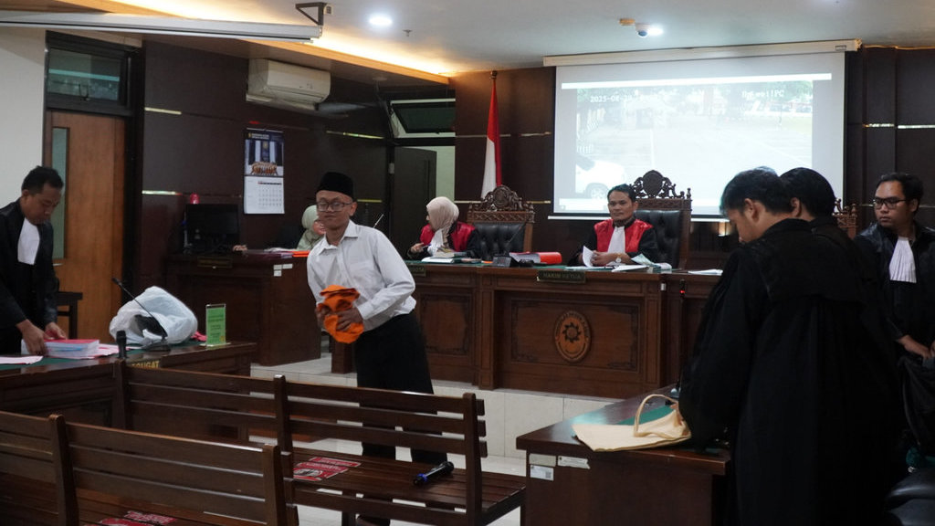 Sidang Perdana Ari Putra Veriasa