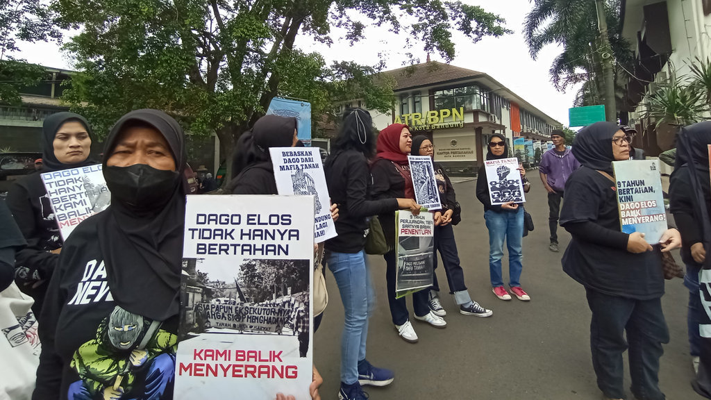 Warga Dago Elos Kawal PK II