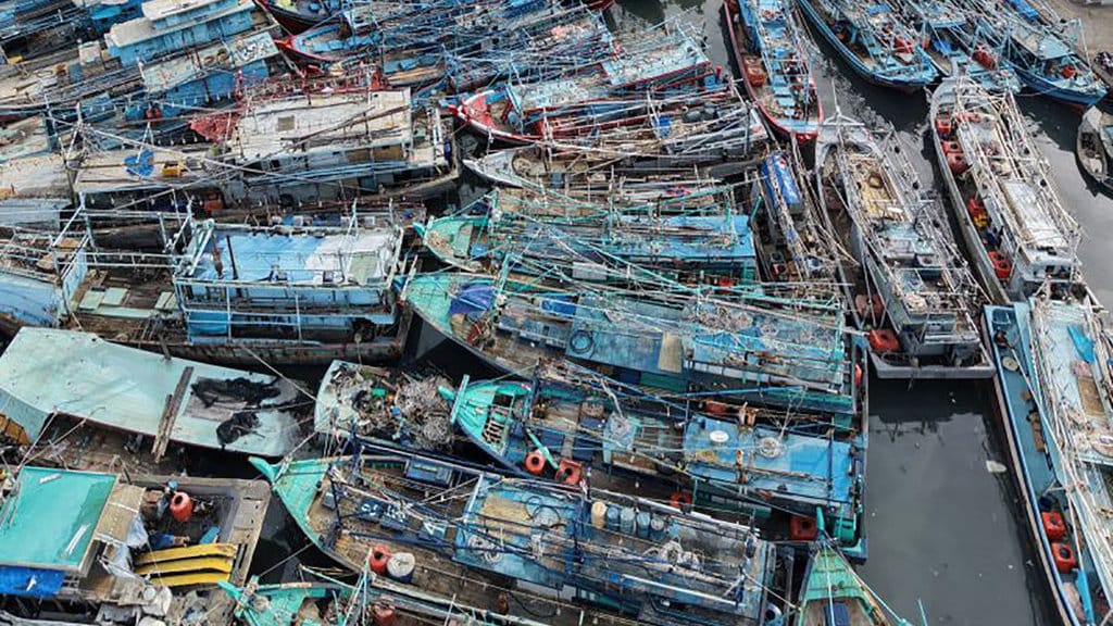 kapal nelayan di Muara Angke