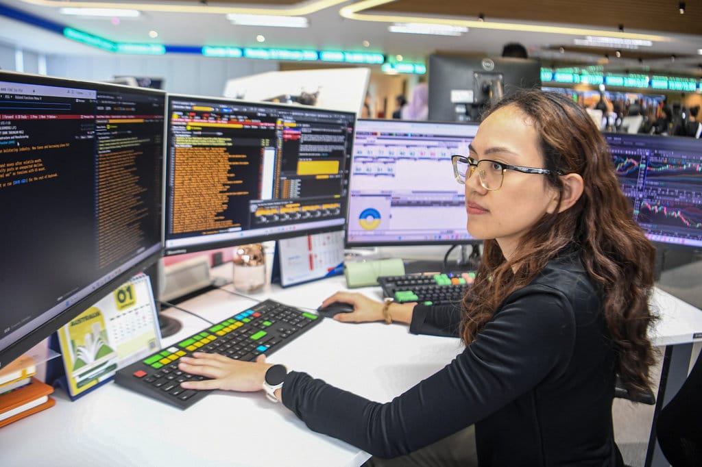 BEI Suspensi Saham MSIN Hary Tanoe karena Melonjak Tak Wajar