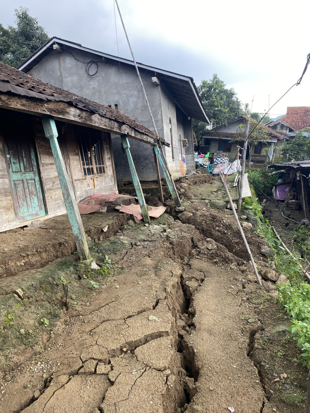 tanah bergerak di Tegal