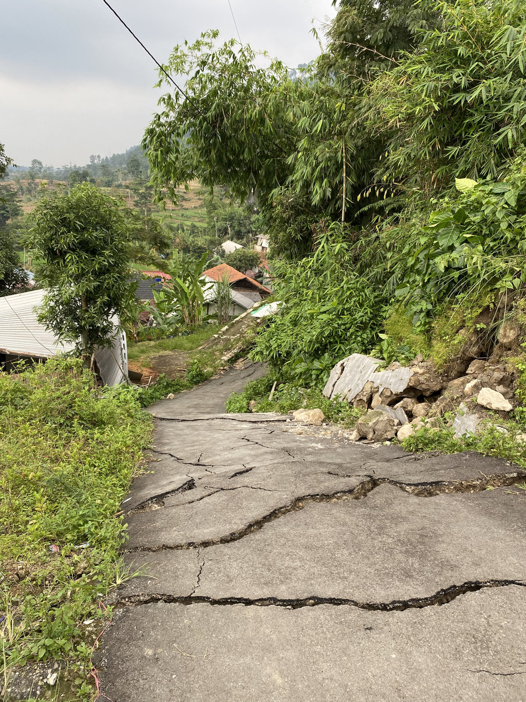 tanah bergerak di Tegal