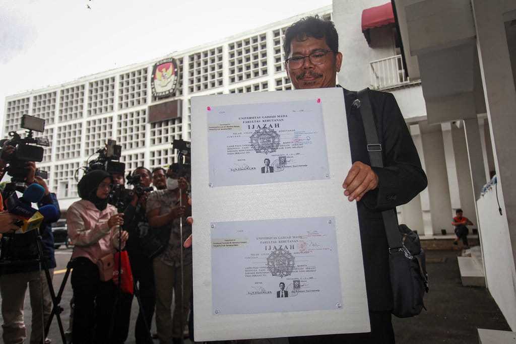 KPU RI serahkan salinan ijazah Joko Widodo