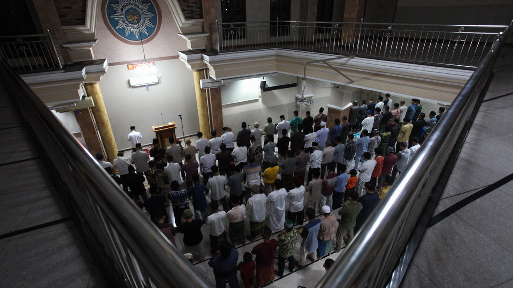 Shalat tarawih pertama warga Muhammadiyah di Surabaya