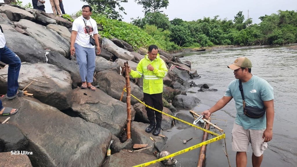 Evakuasi potongan tubuh di Pantai Ketewel, Bali