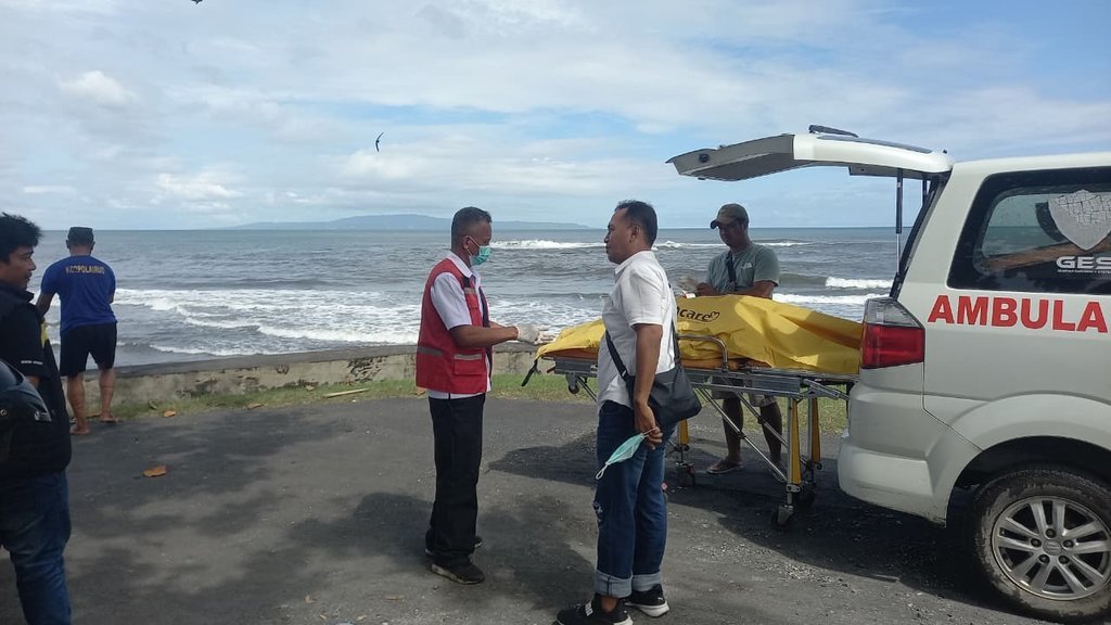 Evakuasi temuan potongan tubuh di Pantai Ketewel