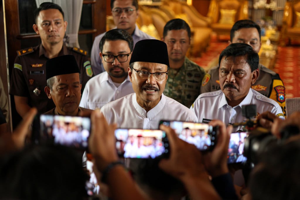 Gus Ipul Jelaskan Polemik Sepatu Sekolah Rakyat