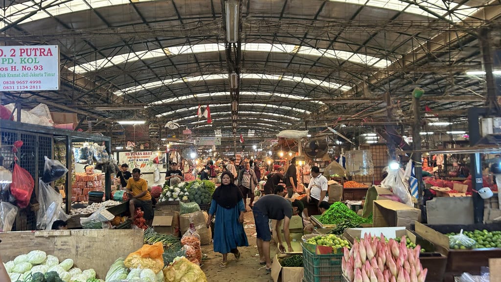 Suasana Pasar Induk Kramat Jati