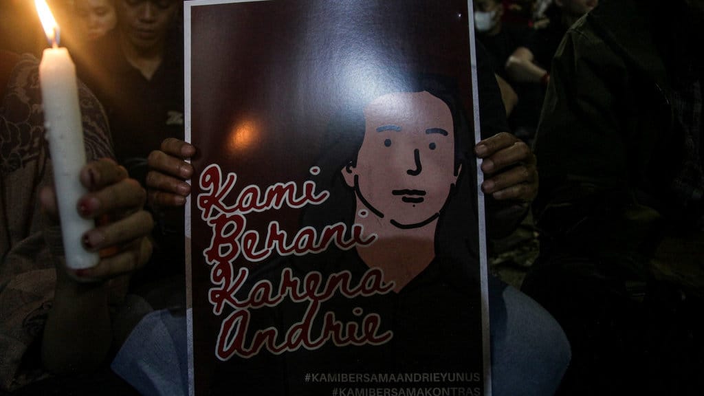 Aksi dukungan Andrie Yunus di depan Komnas HAM