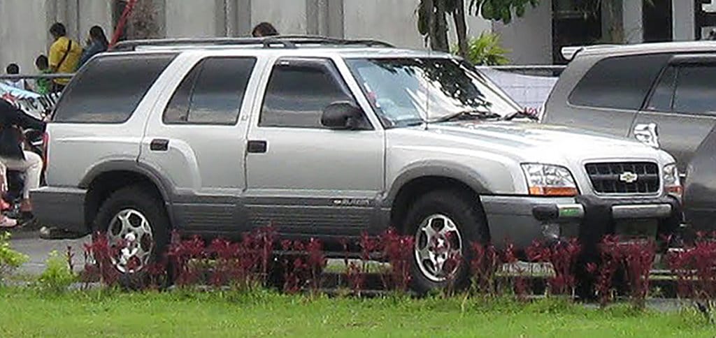 Mobil SUV Opel Blazer 