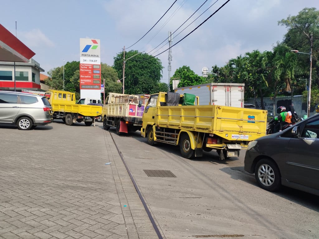 Antrean di Sejumlah SPBU
