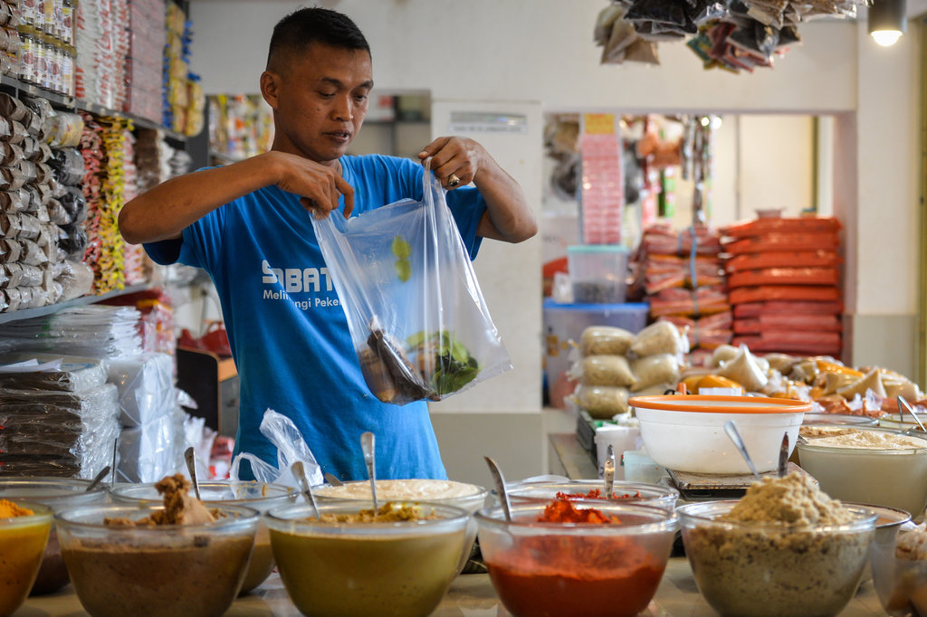 Kenapa Harga Plastik Naik & Apa Kaitannya dengan Perang Iran?