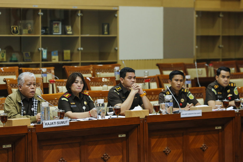 Sahroni Minta Kejagung Awasi Terdakwa yang Ditangani Kejari Karo