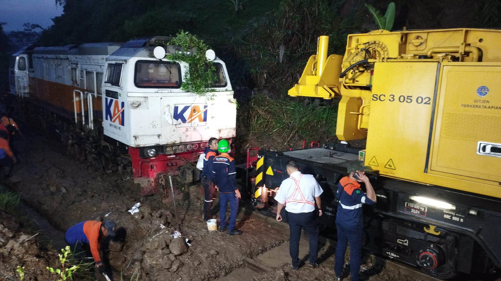 KAI: Evakuasi KA Rampung, Jalur Maswati-Sasaksaat Bisa Dilintasi