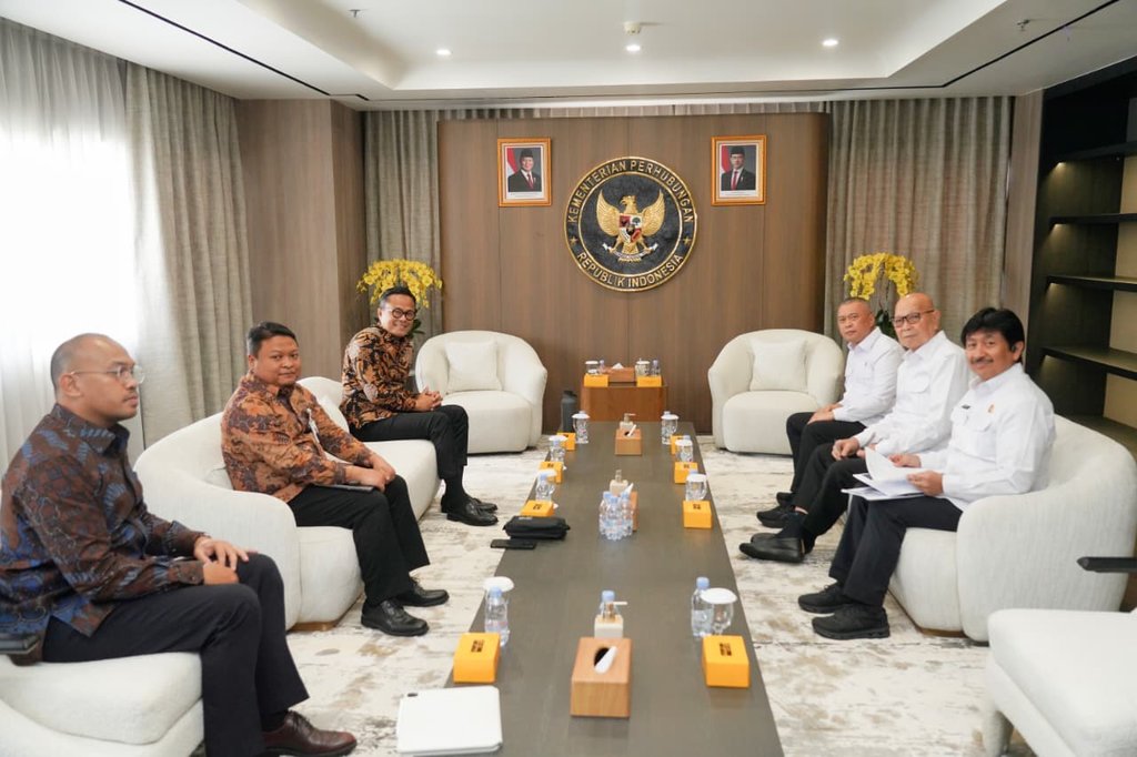 Harga Avtur Naik, COO Danantara & Menhub Bahas Penguatan Garuda