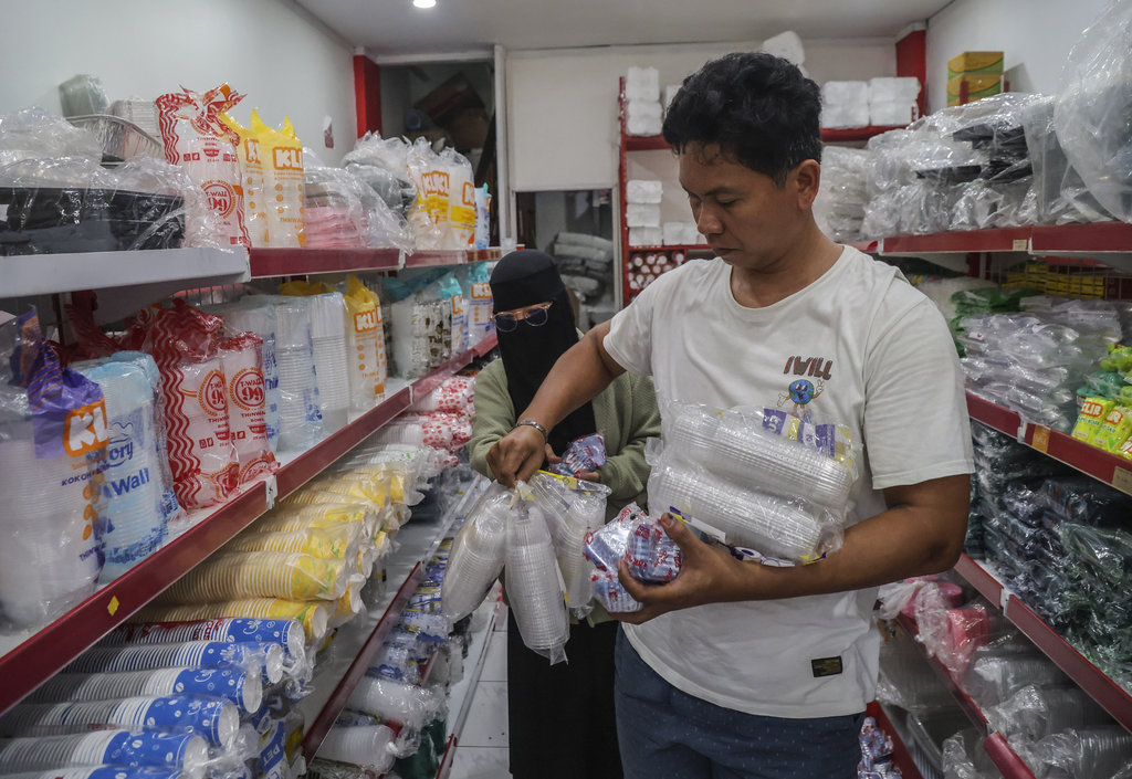 Harga Plastik Naik, Pedagang Terhimpit, Masyarakat Terbebani