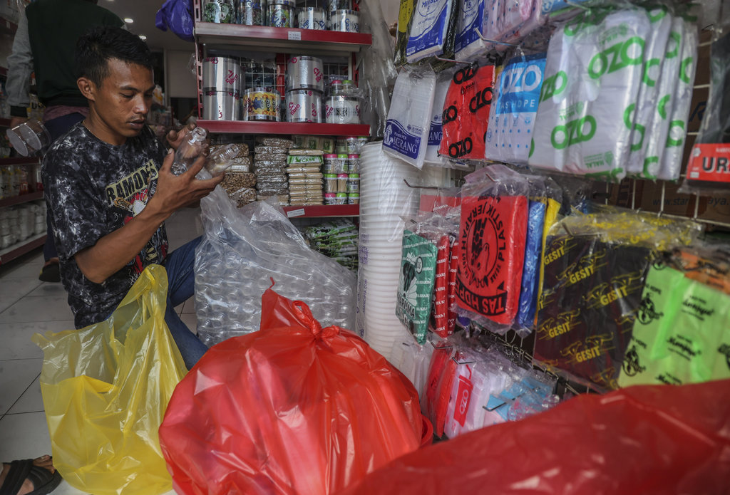 Harga Plastik Naik, Menkeu Purbaya Tunggu Usulan dari Kemenperin