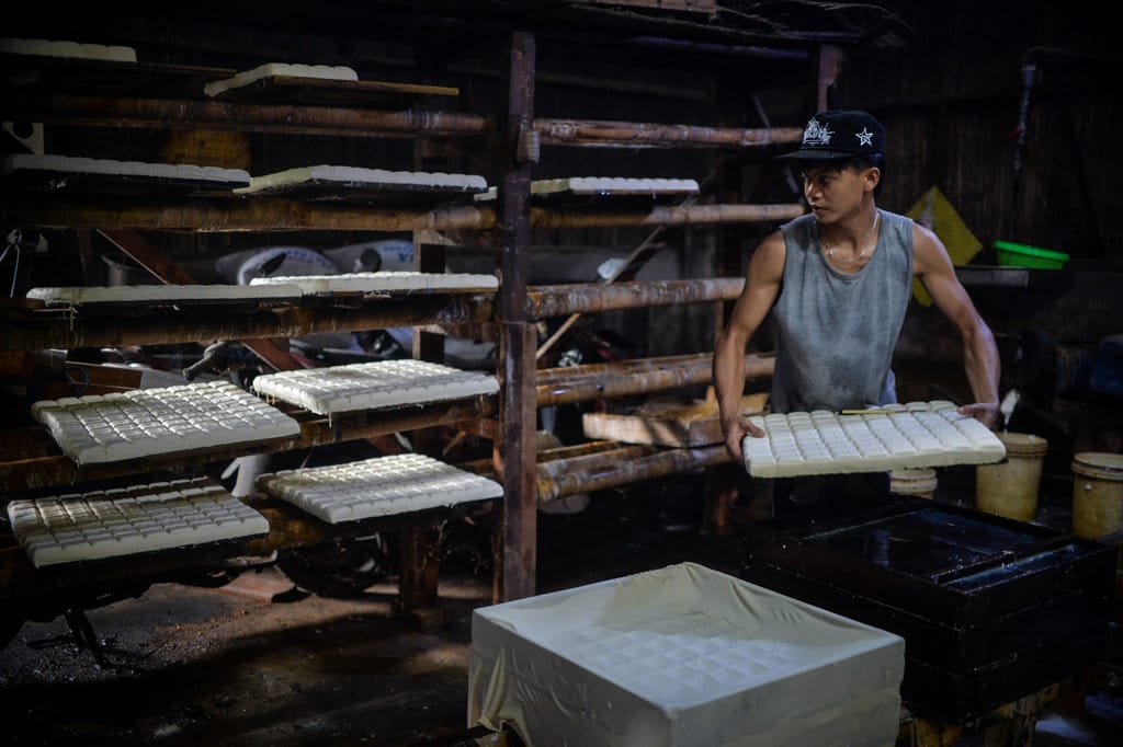 Perajin Keripik Tempe Naikkan Harga Imbas Kedelai Impor Mahal