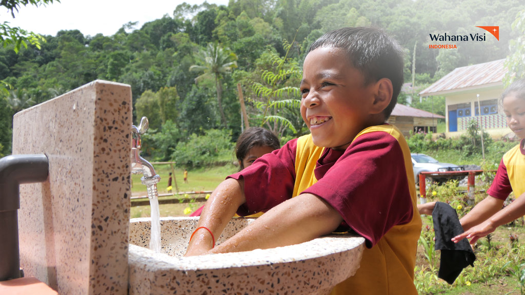 Air Bersih untuk Masa Depan: Kolaborasi WVI dan Indomaret di NTT