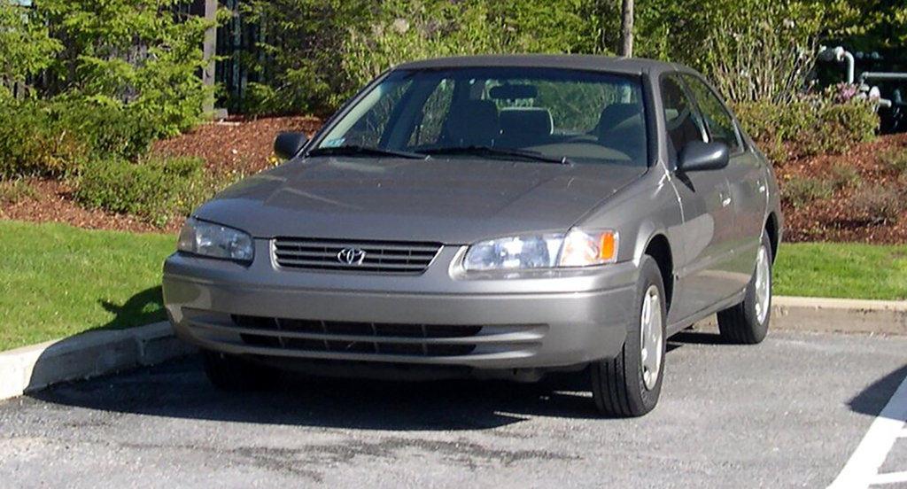 Toyota Camry Sial di Negeri Sendiri, Mujur di Negeri Orang
