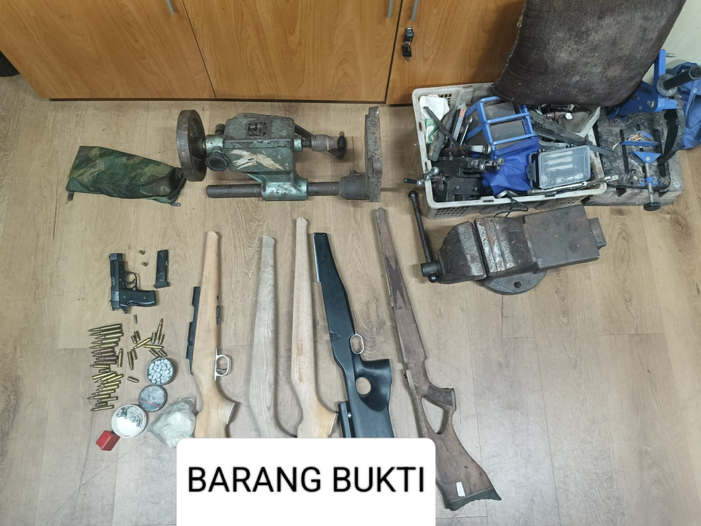 Resmob Bareskrim Polri Tangkap Dua Pelaku Penjualan Senpi Ilegal