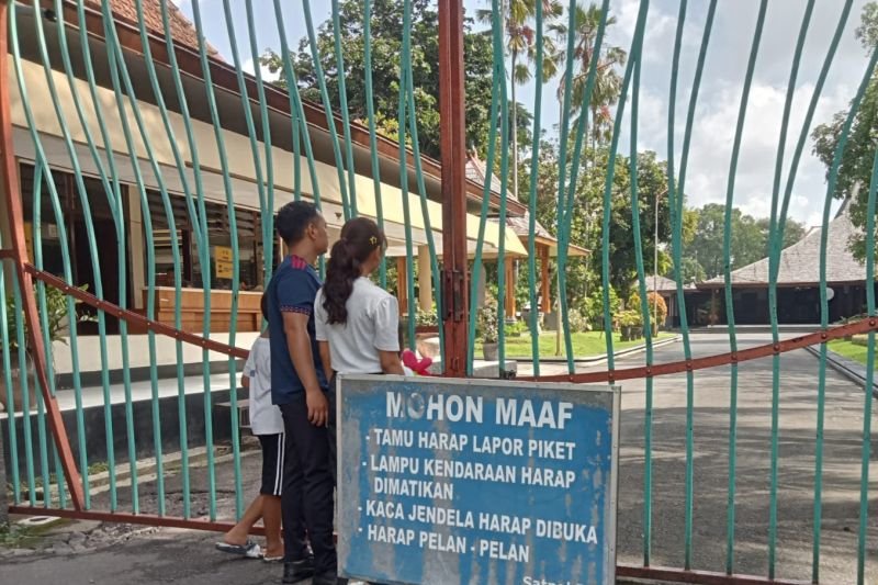 Pendopo Tulungagung Ditutup usai OTT KPK Bupati Gatut Sunu