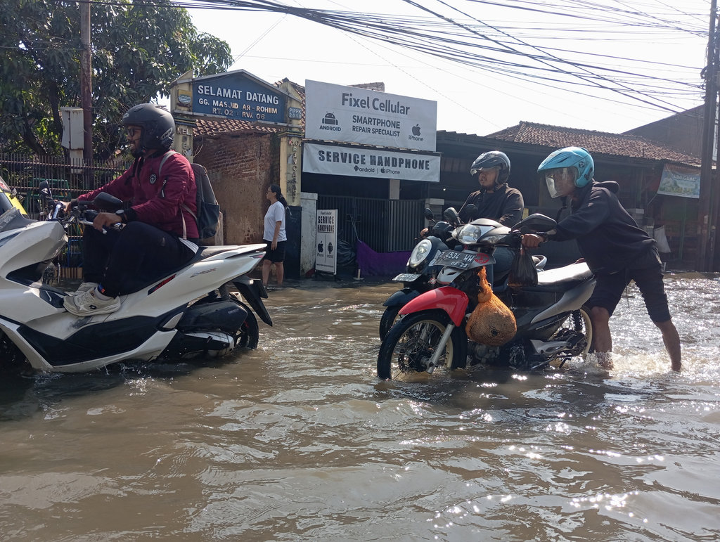 Farhan Soroti Sampah Jadi Penyebab Banjir di Kota Bandung