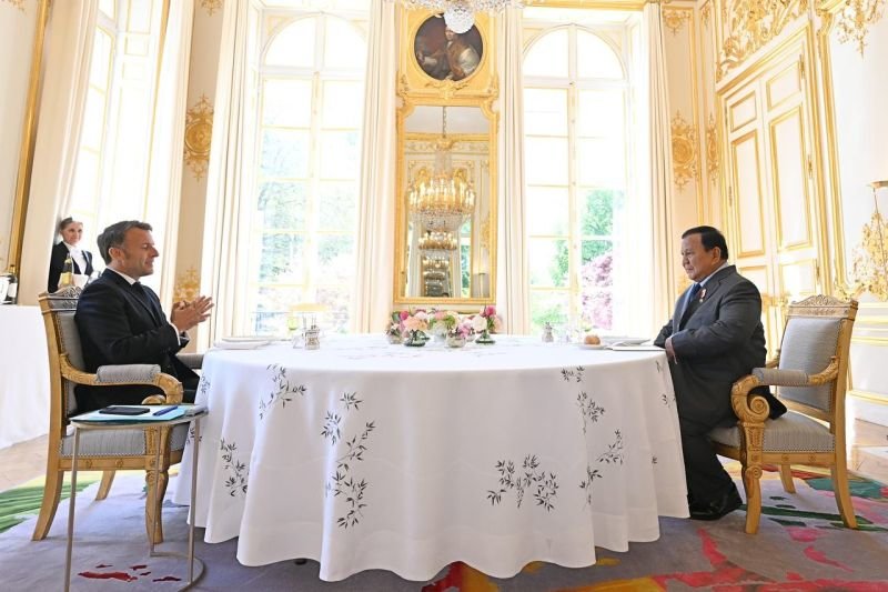 2 Jam di Istana Elysee, Prabowo-Macron Bahas Energi & Alutsista