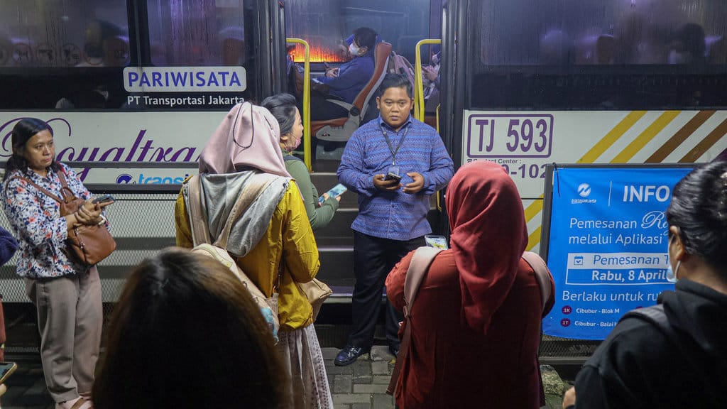 Transjakarta evaluasi sistem pemesanan tiket bus Royaltrans