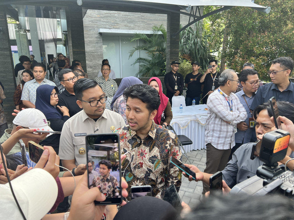 Wagub Emil Akui Industri Plastik di Jatim Ikut Terdampak Perang