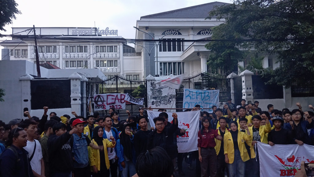 aksi mahasiswa di DPRD Jabar 