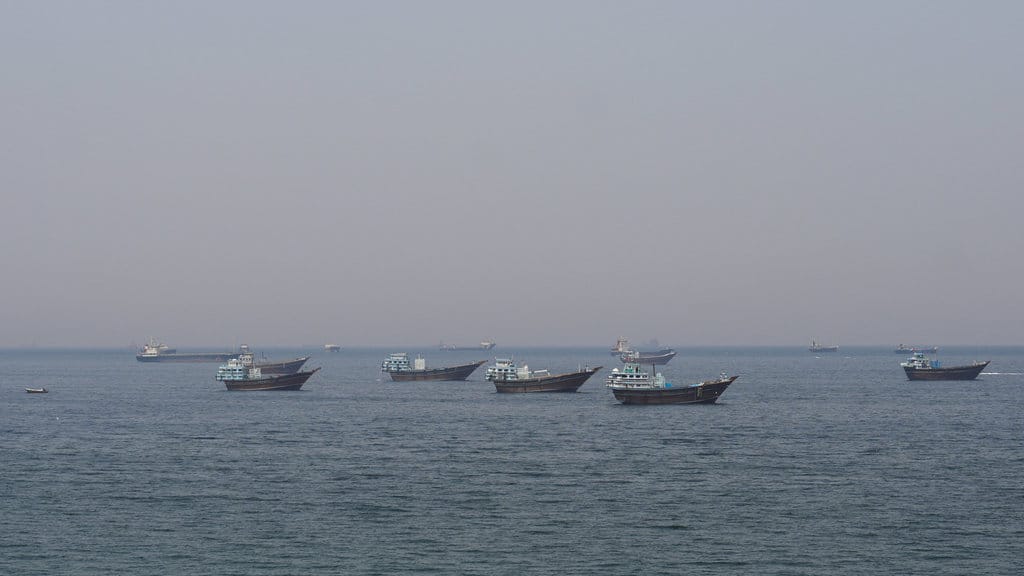 Iran Tembaki Kapal Kontainer dan Sita Dua Kapal di Selat Hormuz