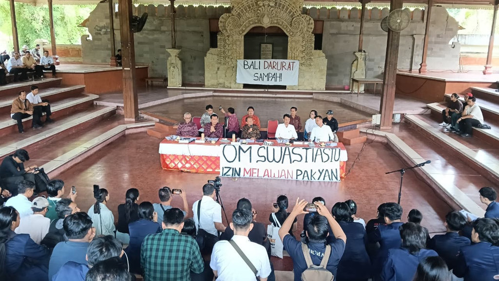 Mahasiswa Unud Geruduk DPRD Bali