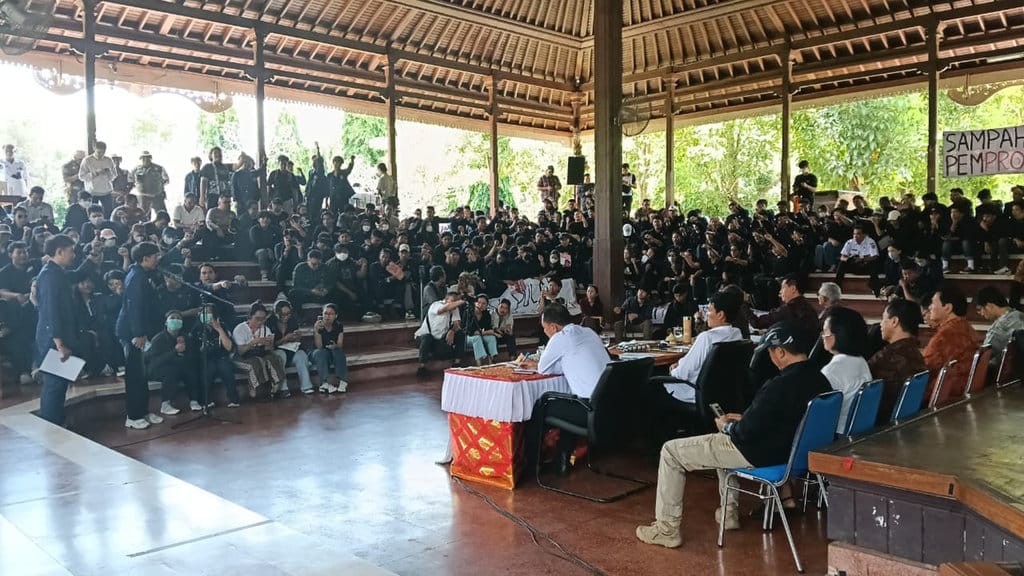 Mahasiswa Unud Demo DPRD Bali, Tagih Janji Tuntas Masalah Sampah