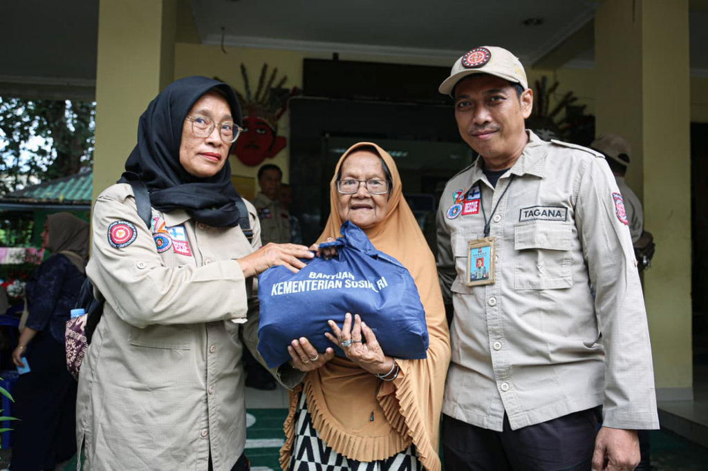 Baksos HUT Tagana: Bersih-Bersih Sungai Hingga Salurkan Sembako