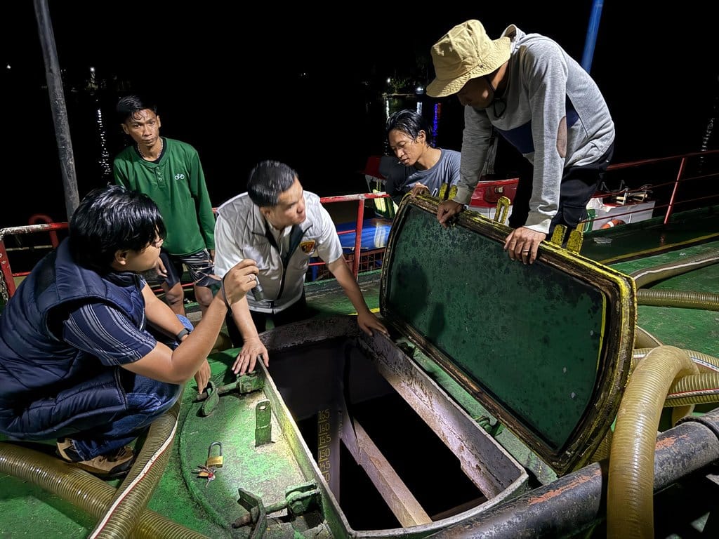 Polda Sumsel Tangkap 2 Kapal Bermuatan 82 Ribu KL Solar Ilegal