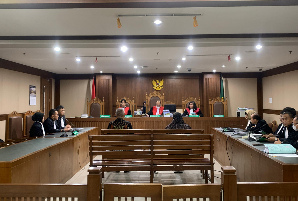 Hakim Vonis Hari & Yenni Andayani 4,5 Tahun dan 3,5 Tahun Bui