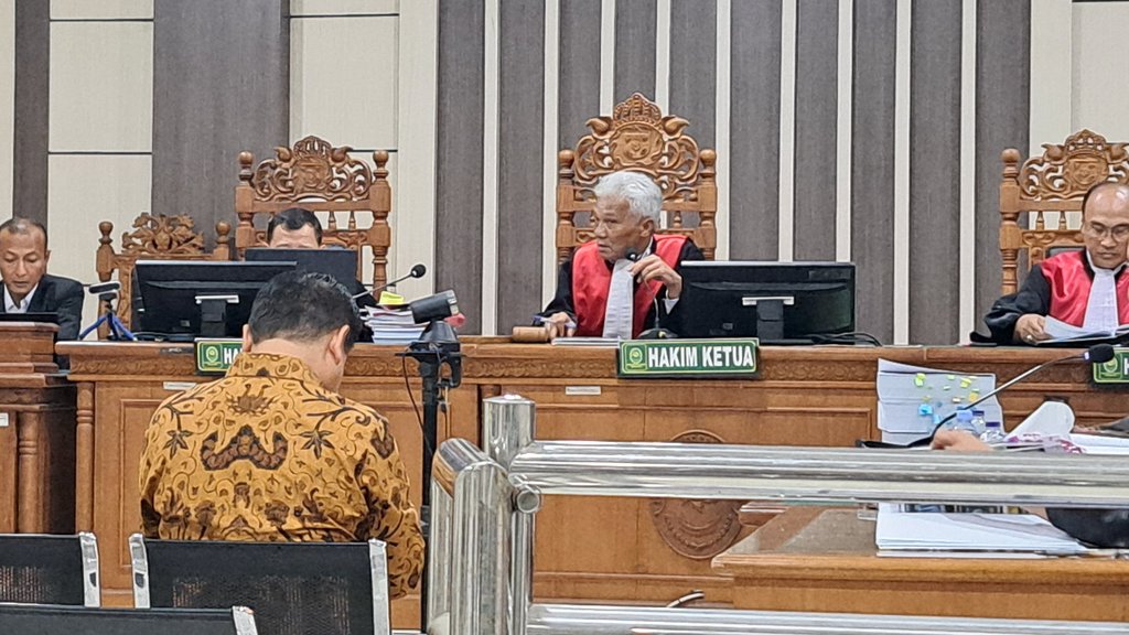 Bos Sritex Menangis Minta Bebas dari Tuntutan 16 Tahun Penjara