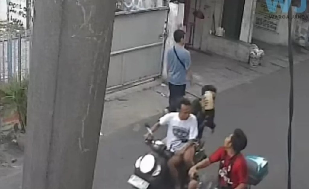 Pria di Jakbar Diduga Disiram Air Keras, Lihat Aksi Dua Pelaku