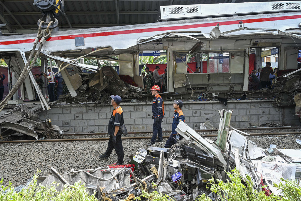 Polisi Usut Dugaan Kelalaian Sopir & Pemkot di Tragedi KA Bekasi