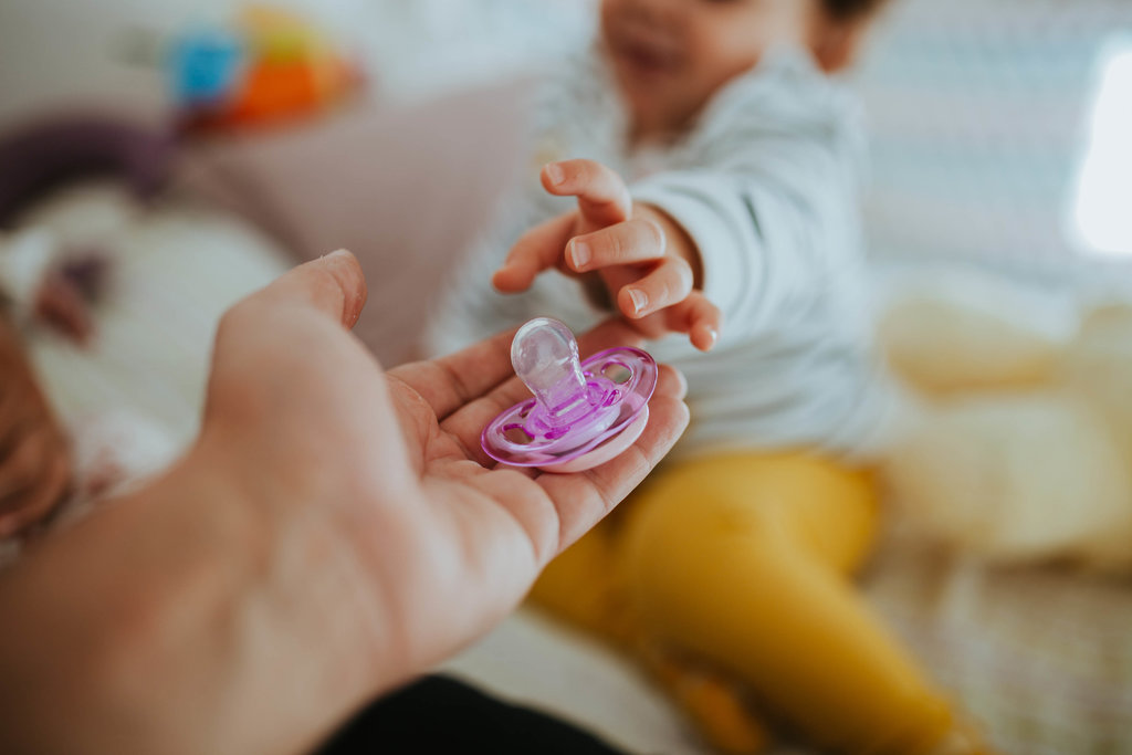 7 Rekomendasi Empeng yang Bagus untuk Bayi Aman & Nyaman