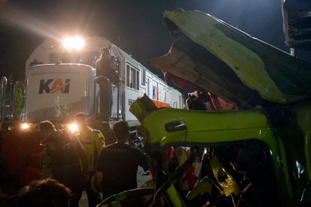 Kronologi Kecelakaan Kereta Blitar, Truk Nekat Terobos Palang