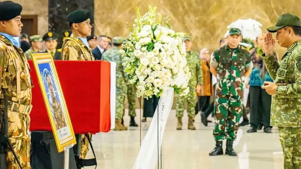 Panglima Beri Penghormatan kepada Jenazah Kopda Rico Pramudia