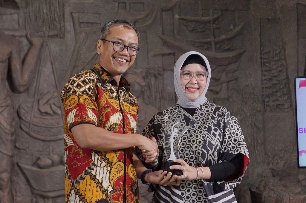 Direktur Human Capital Pegadaian Raih Penghargaan Top Women 2026