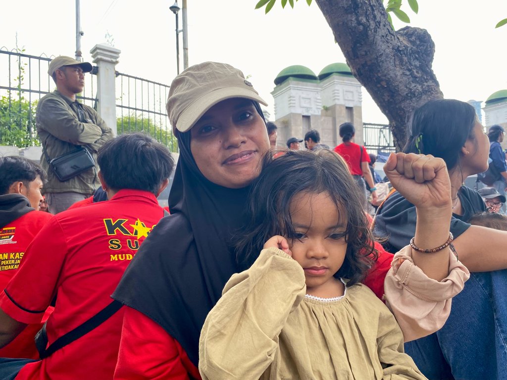 Ikhtiar Titi Suhada Wariskan Perlawanan ke Anak via Aksi May Day