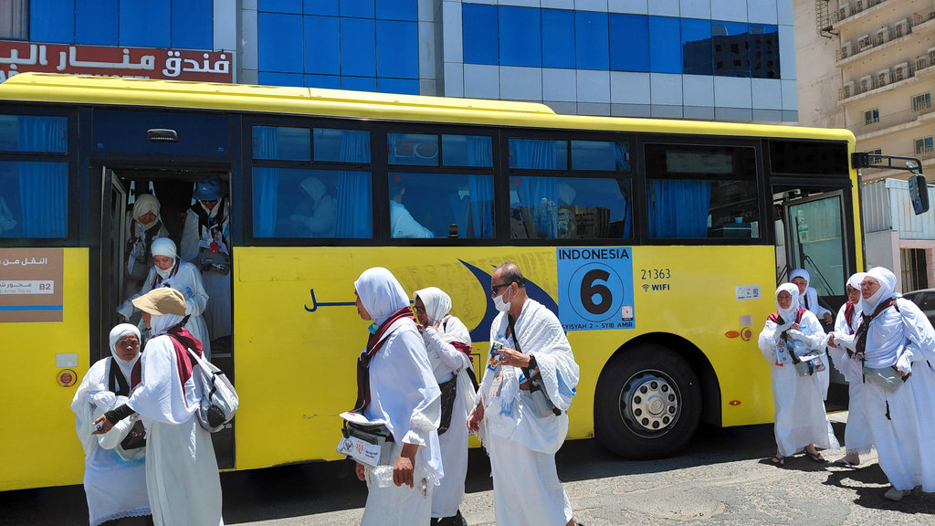 Bus Shalawat Mengatar Jemaah Haji Indonesia