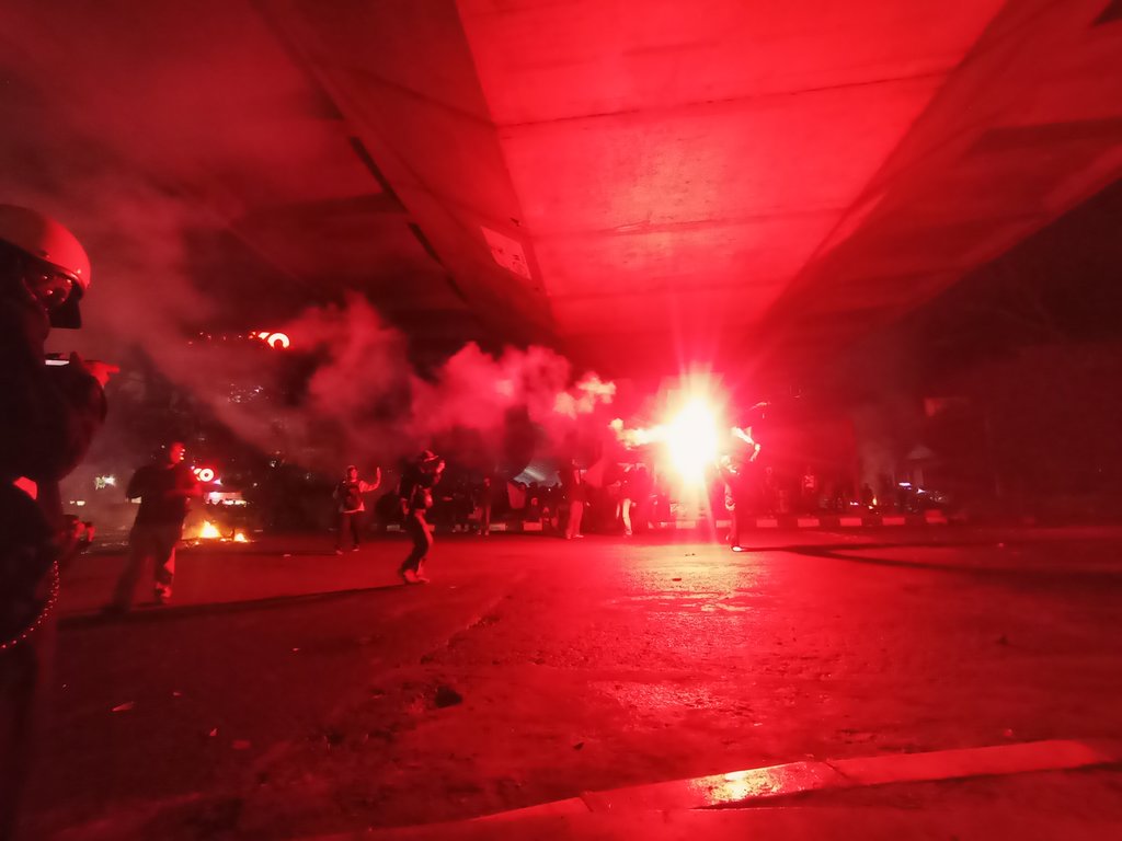 Aksi May Day di Bandung Ricuh, Fasum Dibakar Massa Tak Dikenal