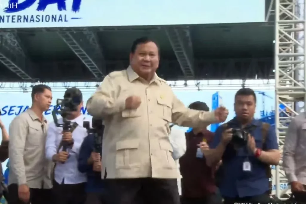 May Day di Monas, Prabowo Sapa Buruh Sambil Joget Bareng Tipe X