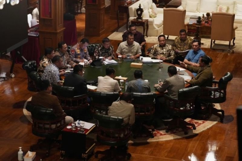 Sabtu Malam Prabowo Rapat Terbatas soal Pendidikan hingga Hankam